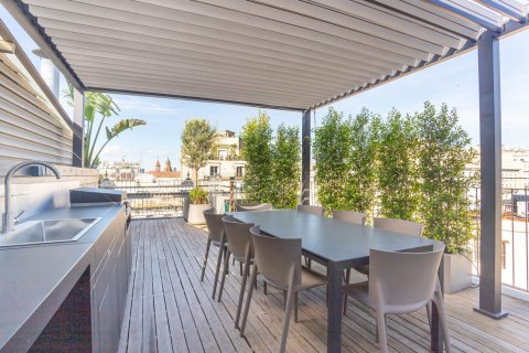 Apartamento de 3 dormitorios en alquiler en Barcelona, Cataluña, Spain № 1554 - foto 14