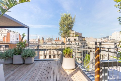 Apartamento de 3 dormitorios en alquiler en Barcelona, Cataluña, Spain № 1554 - foto 4