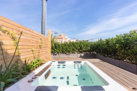 Apartamento de 3 dormitorios en alquiler en Barcelona, Cataluña, Spain № 1554 - foto 3