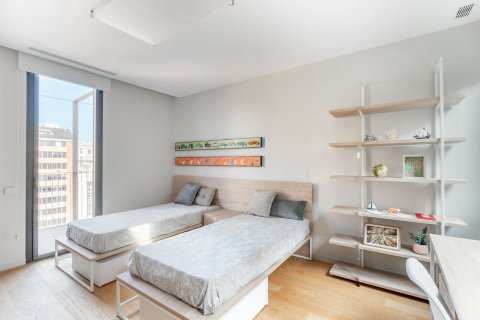 Apartamento de 3 dormitorios en alquiler en Barcelona, Cataluña, Spain № 1554 - foto 13