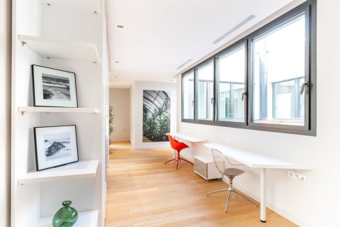 Apartamento de 3 dormitorios en alquiler en Barcelona, Cataluña, Spain № 1554 - foto 12