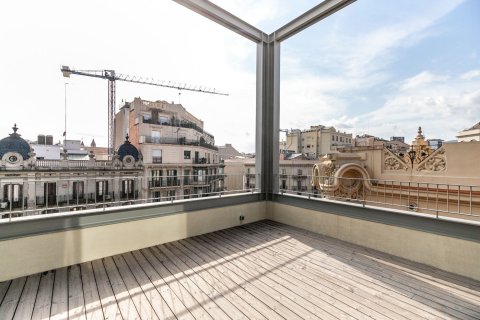 Apartamento de 3 dormitorios en alquiler en Barcelona, Cataluña, Spain № 1554 - foto 8