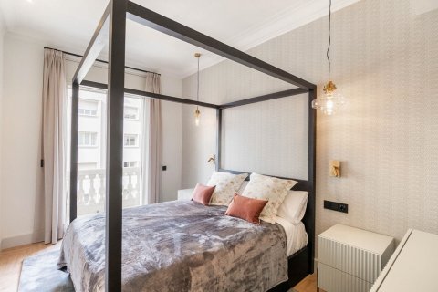 Apartamento de 4 dormitorios en alquiler en Barcelona, Cataluña, Spain № 1552 - foto 12