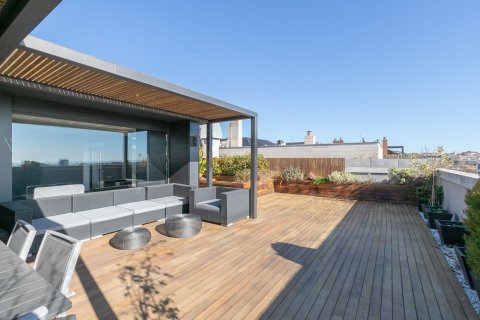 Apartamento de 4 dormitorios en alquiler en Barcelona, Cataluña, Spain № 1550