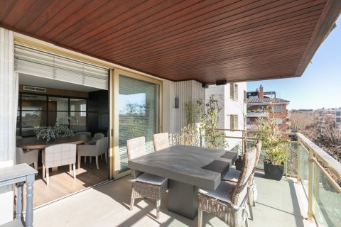 Apartamento de 4 dormitorios en alquiler en Barcelona, Cataluña, Spain № 1550 - foto 7
