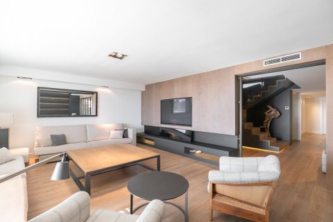 Apartamento de 4 dormitorios en alquiler en Barcelona, Cataluña, Spain № 1550 - foto 4