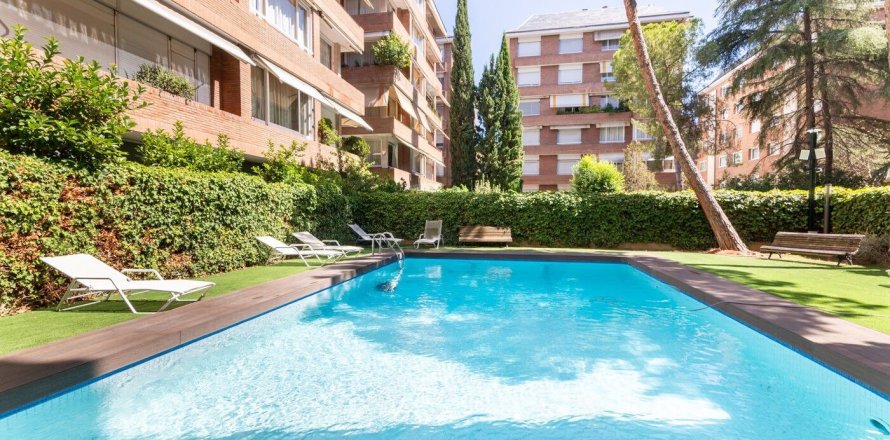 5 bedrooms apartment for rent in Barcelona, Catalonia, Spain № 1555