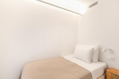 Apartamento de 3 dormitorios en alquiler en Barcelona, Cataluña, Spain № 1556 - foto 4
