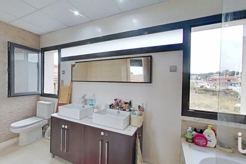 Сasa de 3 dormitorios en venta en Cunit, Tarragona, Cataluña, Spain № 4945 - foto 21