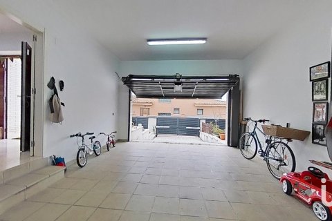 Сasa de 3 dormitorios en venta en Cunit, Tarragona, Cataluña, Spain № 4945 - foto 28