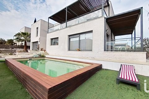 Сasa de 3 dormitorios en venta en Cunit, Tarragona, Cataluña, Spain № 4945 - foto 2