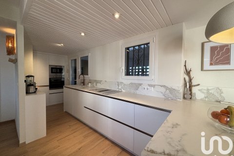 Сasa de 3 dormitorios en venta en Empuriabrava, Gerona, Cataluña, Spain № 4944 - foto 10