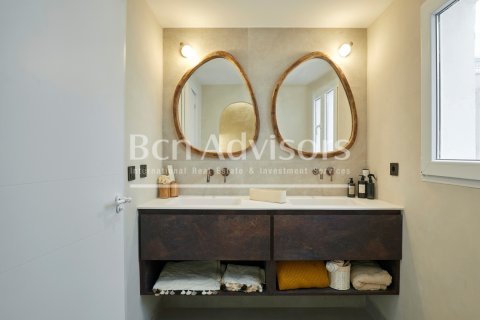 4 bedrooms apartment for sale in Eixample, Barcelona, Catalonia, Spain № 2908 - photo 24