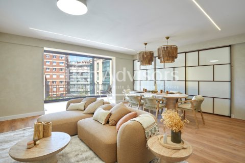 Apartamento de 4 dormitorios en venta en Eixample, Barcelona, Cataluña, Spain № 2908
