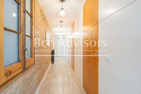 Apartamento de 2 dormitorios en venta en Eixample, Barcelona, Cataluña, Spain № 2909 - foto 16
