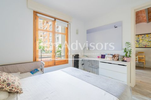 Apartamento de 2 dormitorios en venta en Eixample, Barcelona, Cataluña, Spain № 2909 - foto 14