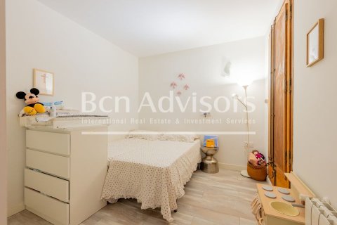 Apartamento de 2 dormitorios en venta en Eixample, Barcelona, Cataluña, Spain № 2909 - foto 17