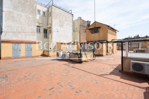 Apartamento de 2 dormitorios en venta en Eixample, Barcelona, Cataluña, Spain № 2909 - foto 26