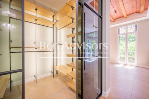 3 bedrooms apartment for sale in Eixample, Barcelona, Catalonia, Spain № 2912 - photo 17