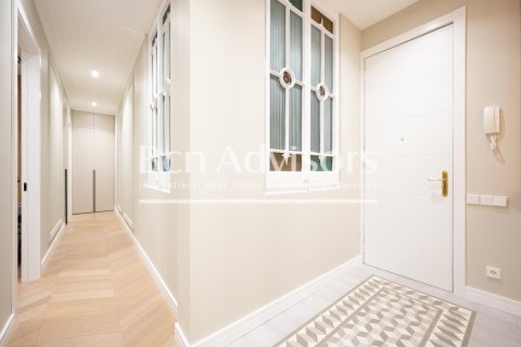 3 bedrooms apartment for sale in Eixample, Barcelona, Catalonia, Spain № 2912 - photo 19