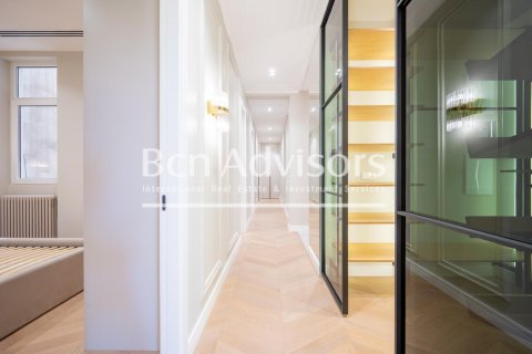 3 bedrooms apartment for sale in Eixample, Barcelona, Catalonia, Spain № 2912 - photo 14
