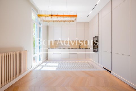3 bedrooms apartment for sale in Eixample, Barcelona, Catalonia, Spain № 2912 - photo 6