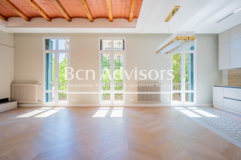 Apartamento de 3 dormitorios en venta en Eixample, Barcelona, Cataluña, Spain № 2912