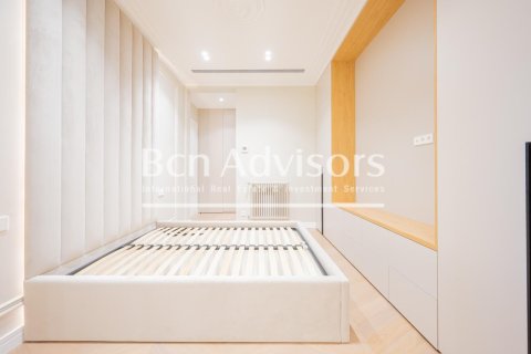 3 bedrooms apartment for sale in Eixample, Barcelona, Catalonia, Spain № 2912 - photo 25