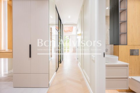3 bedrooms apartment for sale in Eixample, Barcelona, Catalonia, Spain № 2912 - photo 28