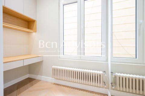 3 bedrooms apartment for sale in Eixample, Barcelona, Catalonia, Spain № 2912 - photo 23