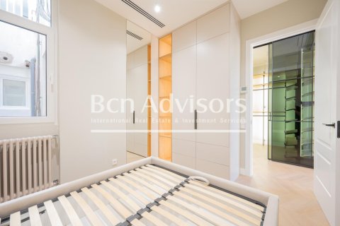 3 bedrooms apartment for sale in Eixample, Barcelona, Catalonia, Spain № 2912 - photo 16