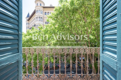 3 bedrooms apartment for sale in Eixample, Barcelona, Catalonia, Spain № 2912 - photo 5