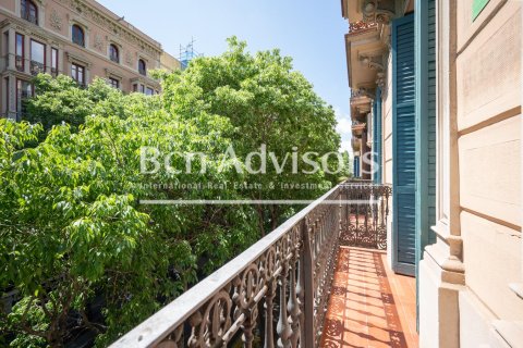 3 bedrooms apartment for sale in Eixample, Barcelona, Catalonia, Spain № 2912 - photo 4