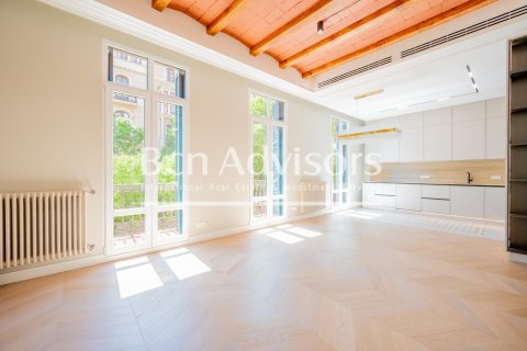 3 bedrooms apartment for sale in Eixample, Barcelona, Catalonia, Spain № 2912 - photo 2