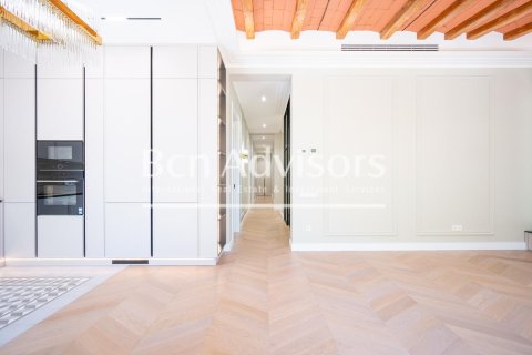3 bedrooms apartment for sale in Eixample, Barcelona, Catalonia, Spain № 2912 - photo 12