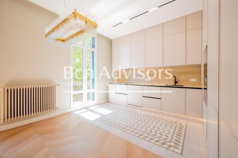 3 bedrooms apartment for sale in Eixample, Barcelona, Catalonia, Spain № 2912 - photo 7