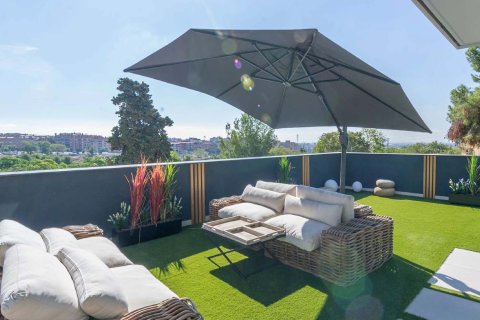 Apartamento de 3 dormitorios en venta en Porta Barcelona II Sant Martí, Barcelona, Cataluña, Spain № 3698 - foto 9