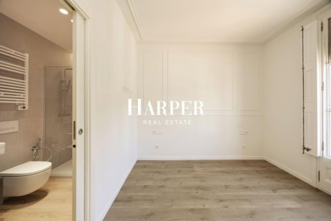 2 bedrooms apartment for sale in Eixample, Barcelona, Catalonia, Spain № 2371 - photo 9