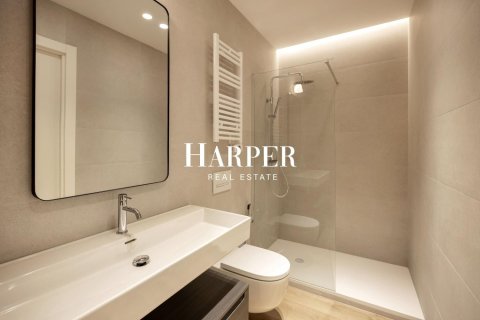 2 bedrooms apartment for sale in Eixample, Barcelona, Catalonia, Spain № 2371 - photo 10