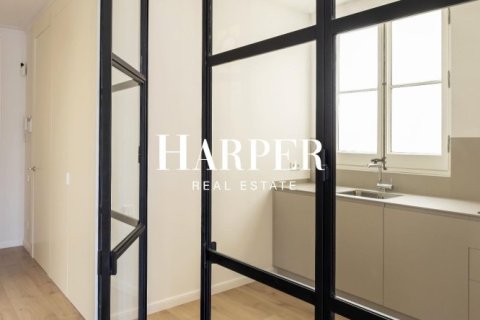 2 bedrooms apartment for sale in Eixample, Barcelona, Catalonia, Spain № 2371 - photo 14