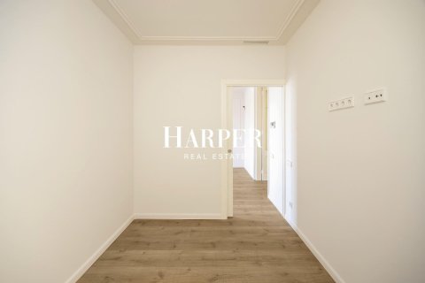 2 bedrooms apartment for sale in Eixample, Barcelona, Catalonia, Spain № 2371 - photo 12