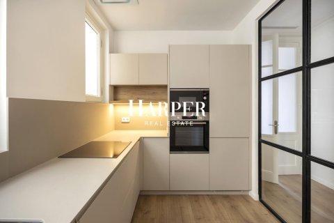 2 bedrooms apartment for sale in Eixample, Barcelona, Catalonia, Spain № 2371 - photo 16