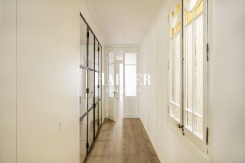 2 bedrooms apartment for sale in Eixample, Barcelona, Catalonia, Spain № 2371 - photo 19