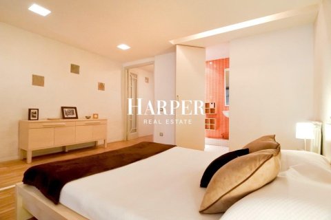 Apartamento de 2 dormitorios en venta en Ciudad Vieja, Barcelona, Cataluña, Spain № 2370 - foto 11