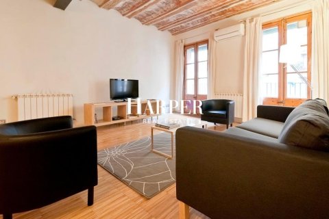 Apartamento de 2 dormitorios en venta en Ciudad Vieja, Barcelona, Cataluña, Spain № 2370 - foto 2