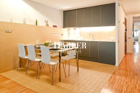 Apartamento de 2 dormitorios en venta en Ciudad Vieja, Barcelona, Cataluña, Spain № 2370 - foto 6