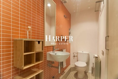 Apartamento de 2 dormitorios en venta en Ciudad Vieja, Barcelona, Cataluña, Spain № 2370 - foto 18