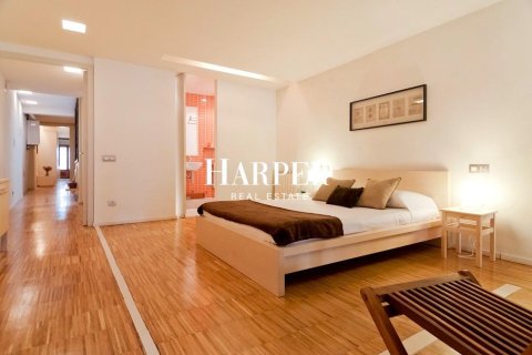 Apartamento de 2 dormitorios en venta en Ciudad Vieja, Barcelona, Cataluña, Spain № 2370 - foto 10