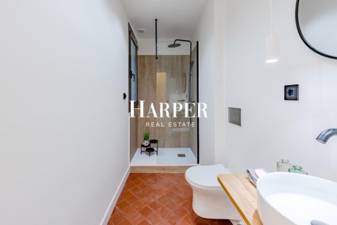 Apartamento de 3 dormitorios en venta en Eixample, Barcelona, Cataluña, Spain № 2369 - foto 19