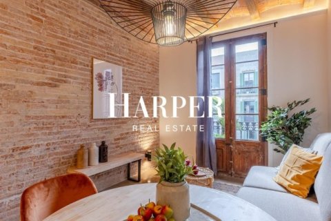Apartamento de 3 dormitorios en venta en Eixample, Barcelona, Cataluña, Spain № 2369 - foto 4